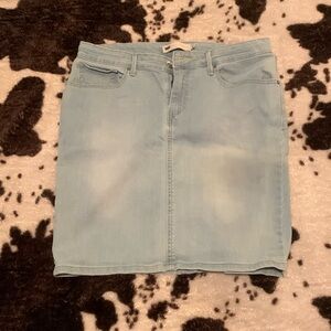 Women’s Levi light blue denim skirt